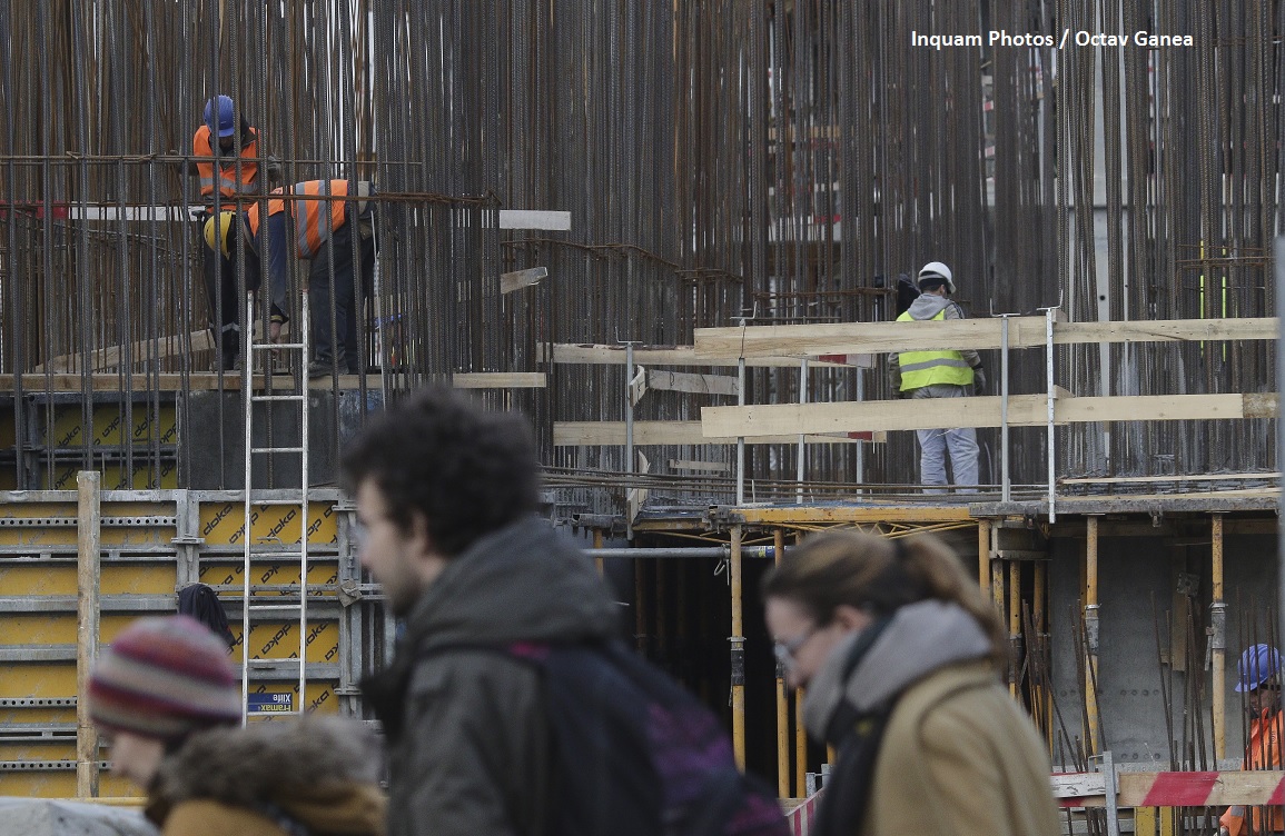 muncitori oameni constructii